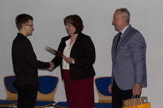 Wręczenie nagród przez dr. J. Pusza i dr inż. J. Wojturską,