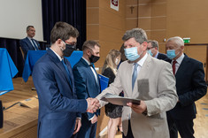 Na pierwszym planie P. Miękina i prof. P. Koszelnik,