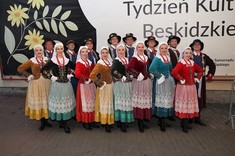 Zespół „Połoniny” – grupa w strojach z okolic Staromieścia, fot. R. Dyrda.   
