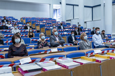 Laureaci i finaliści wraz z nauczycielami-opiekunami i dyrektorami szkół,