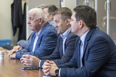 Od lewej: prof. A. Sobkowiak, mgr A. sowa, mgr D. Gębarowski, 