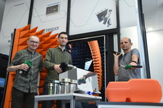 Od lewej: dr hab. inż. Piotr Jankowski-Mihułowicz, prof. PRz, mgr inż. Patryk Pyt, dr inż. Mariusz Węglarski, prof. PRz,