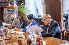 Od lewej: prof. P. Koszelnik, K. Stachowska, dr M. Dubis, prof. S. Czopek,