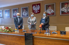 Od lewej: J. Pudło, prof. PRz I. Włoch, mgr J. Kubit,