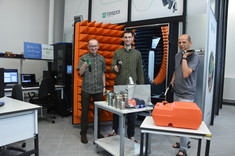 Od lewej: dr hab. inż. Piotr Jankowski-Mihułowicz, prof. PRz, mgr inż. Patryk Pyt, dr inż. Mariusz Węglarski, prof. PRz,